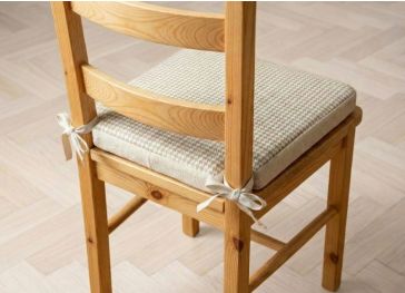 Almofada quadrada para cadeira com renda